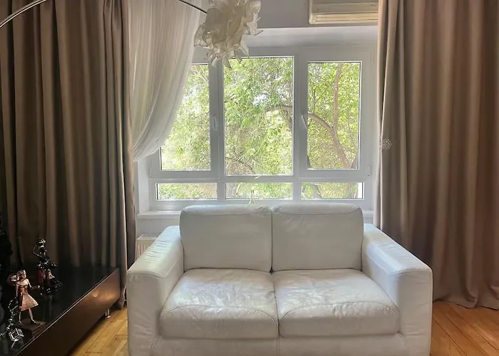 Charming Apartment/King Size Bed